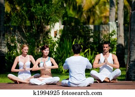 yoga αριστοκράτης