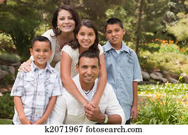 glad, hispanic familie, i parken