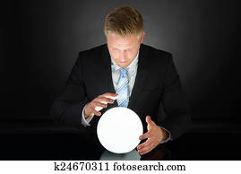 retrato, de, homem negócios, com, bola cristalina