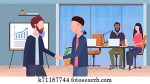 pareja, hombres, apretón de manos, socios de negocio, sacudida de la mano, durante, reunión, acuerdo, sociedad, concepto, co-working, centro, moderno, interior de la oficina, plano, retrato, horizontal