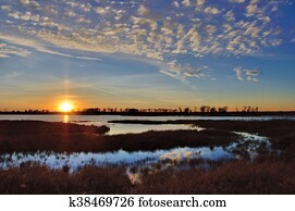 pôr do sol, sobre, um, pântano, e, lagoa