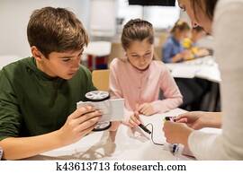 feliz, crianças, predios, robôs, em, robótica, escola