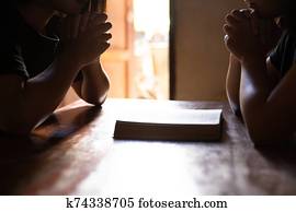 cristãos, é, congregants, juntar, mãos, para, pray.