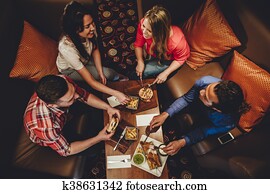 الغرامة التي تتغذى, الأصدقاء