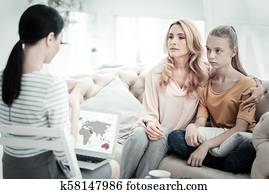 calma, mamá, y, hija, escuchar, a, psicólogo