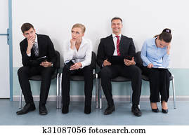 businesspeople, warten, für, bewerbungsgespraeche