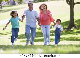 grootouders, rennende, met, kleinkinderen