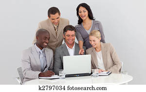 multi-ethnisch, mitarbeitergruppe, studieren, verkaufsziffern