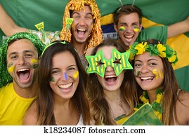 glücklich, gesellschaft, von, brasilianisch, sport, fussballfans, erstaunt, feiern, sieg, zusammen. glücklich, gesellschaft, von, brasilianisch, sport, fussballfans, erstaunt, feiern, sieg, zusammen.