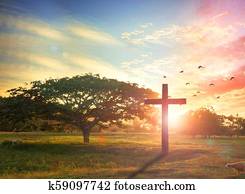 auferstehung, von, ostersonntag, concept:, silhouette, kreuz, auf, wiese, sonnenaufgang, hintergrund