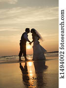 novia y novio, kissing.