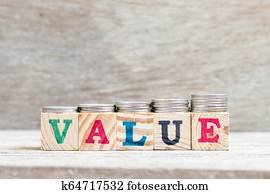brief, blok, in, woord, op, hout, achtergrond, met, munt, stapel, in, op, trend, (concept, voor, winst, verkoop, waarde, is, groeiende, of, zakelijk, success)