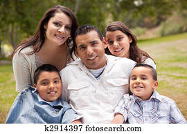 glad, hispanic familie, i parken