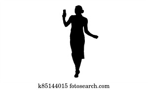silhouette, camminare, donna, facendo video, chiamata, usando, far male, telefono.