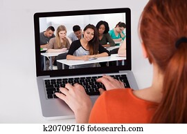 weiblicher student, beachten, online, vortrag, auf, laptop