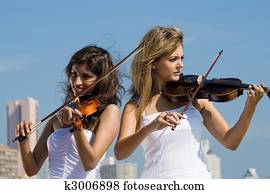 violinists