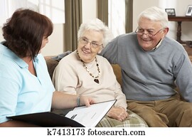 ältere paare, in, gesprächskreis, mit, gesundheit besucher, hause