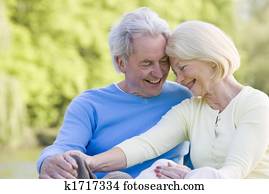 összekapcsol outdoors, nevető