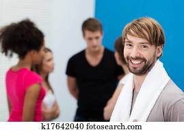 Gesellschaft, von, glücklich, freunde, teilen, a, tablette Stock Bild