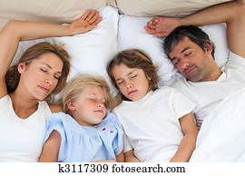 familia cariñosa, sueño, juntos