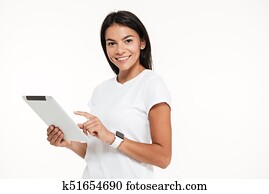 portræt, i, en, holdning, ung kvinde, holde, tablet, computer