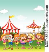 niños, tener diversión, en, el, parque de atracciones