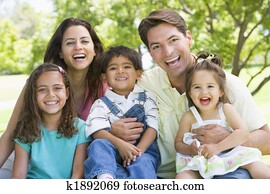 familia, sentado, aire libre, sonriente