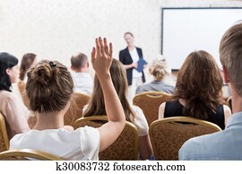 ouvinte, levantando mão, para, perguntar