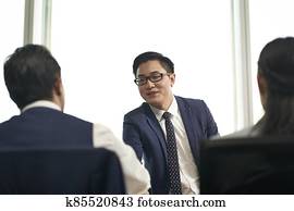 joven, asiático, trabajo, buscador, reunión, recursos humanos, ejecutivos