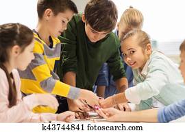 feliz, crianças, predios, robôs, em, robótica, escola