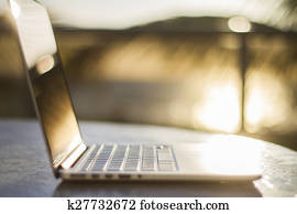 laptop, em, amanhecer