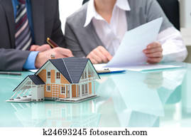 Discussion with a real estate agent