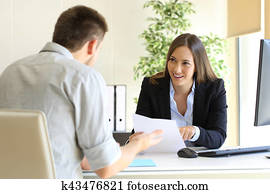 homem negócios, falando, em, um, entrevista trabalho