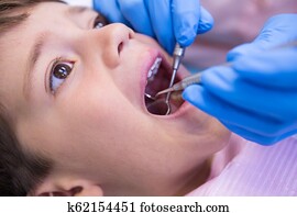 צילום מקרוב, של, רופא שניים, לבחון, חולה