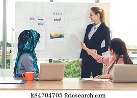 multikulturell, arbeitende, gesellschaft, in, gemeinschaftsarbeit, meeting.