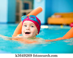 criança, em, um, piscina