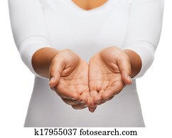 mujer, manos ahuecadas, actuación, algo