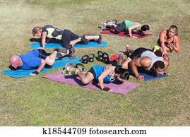 dospely, exercising, von