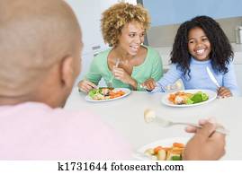 Africaine Famille Manger Table Images 492 Africaine Famille Manger Table Banque De Photos Fotosearch