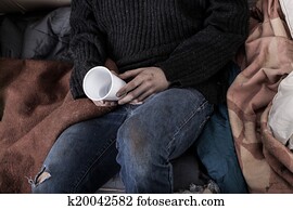 sin hogar, hombre, cobrar, dinero