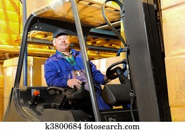 carretilla elevadora, trabajador, en, almacén