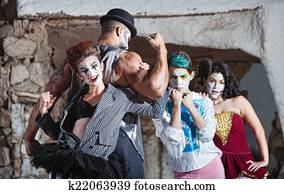 Bizarre Cirque Performance