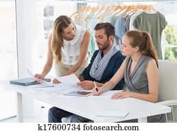 trois, couturiers, discuter, conceptions