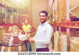 feliz, homem negócios, com, área de transferência, em, armazém