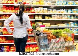 femme, dans, supermarché, à, a, grand, sélection