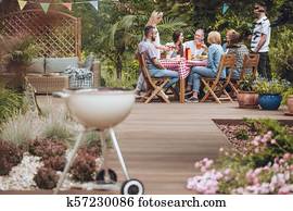 צלה, ב, מעץ, גן, חצר מרוצפת