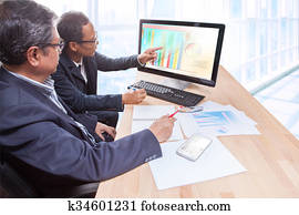 pärchen, von, geschäftsmänner, in, teamrunde