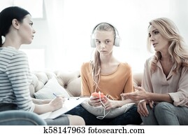 mamá, y, hija, yendo, a, phycologist