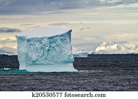  Icebergs In The Southern Ocean