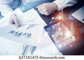 investition, manager, arbeitende, process., begriff, foto, händler, arbeit, bringen markt bericht, modernes, tablet., gebrauchend, elektronisch, device., grafik, heiligenbilder, stock market, berichte, schirm, interfaces., geschaefts, startup., leuchtsignale, effekt